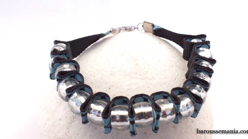 Bracelet ruban satin bleu perle argenté